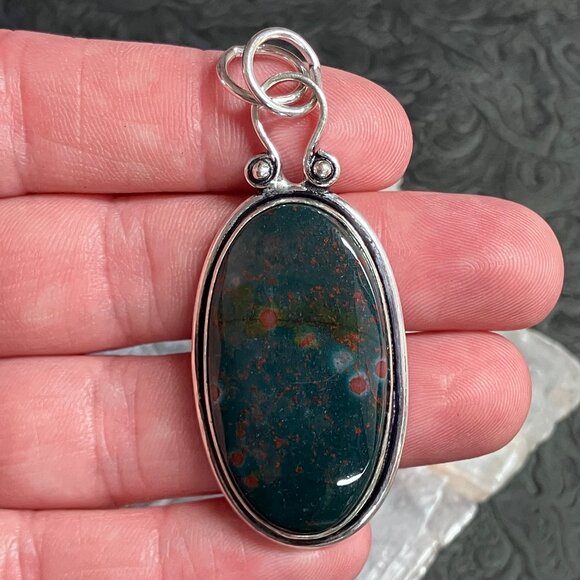 Beautiful Heliotrope Bloodstone Pendant Stone Crystal Jewelry - Picture 1 of 10